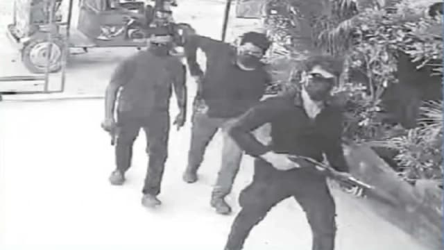 চট্টগ্রামে প্রকাশ্যে একের পর এক গুলিবর্ষণ, আতঙ্কে নগরবাসী