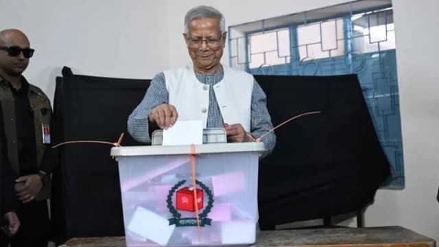 ভোট দিলেন প্রধান উপদেষ্টা