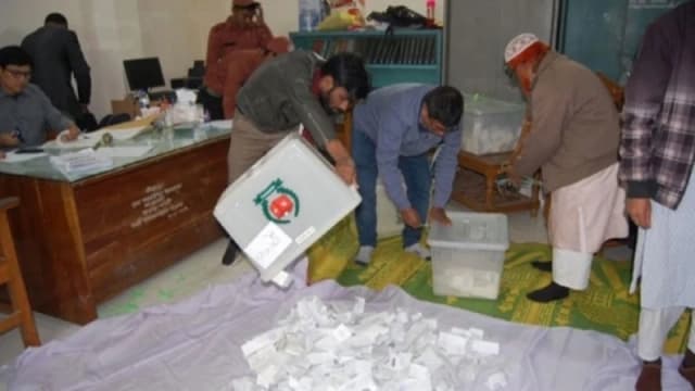 ঢাকার কোন আসনে কারা জয়ী, কত ভোটে...