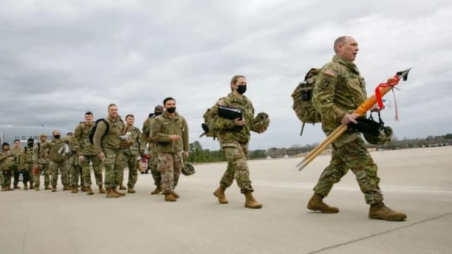 কাতার-বাহরাইনের ঘাঁটি থেকে শত শত সেনা সরিয়ে নিচ্ছে যুক্তরাষ্ট্র