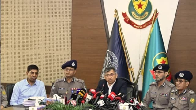 চাঁদাবাজ ও সন্ত্রাসীদের তালিকা তৈরি করে আইনের আওতায় আনা হবে: স্বরাষ্ট্রমন্ত্রী