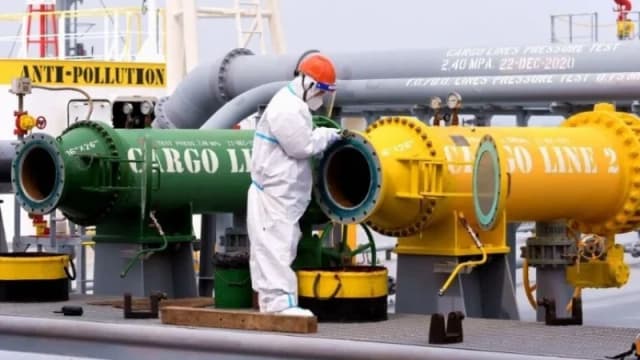 তেল শোধনাগারগুলোকে রপ্তানি স্থগিতের নির্দেশ দিয়েছে চীন: ব্লুমবার্গ