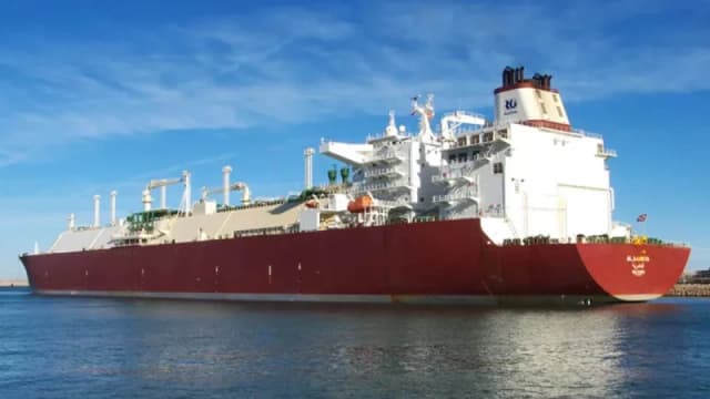 যুদ্ধের আগমুহূর্তে হরমুজ পেরিয়ে...