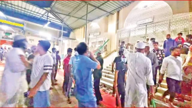 শাহ আলী মাজারে হামলা-ভাঙচুর, জামায়াত নেতাকর্মীদের বিরুদ্ধে অভিযোগ