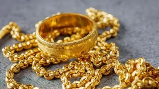 স্বর্ণের দামে টানা দরপতন, ভরিতে...