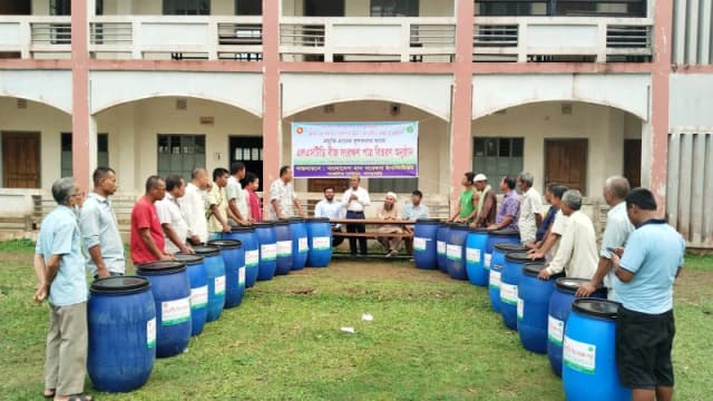 খাগড়াছড়িতে কৃষক পর্যায়ে এলএসটিডি বীজ সংরক্ষণ পাত্র বিতরণ
