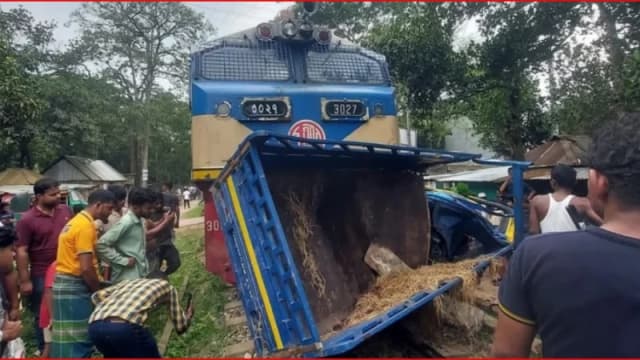 ব্রাহ্মণবাড়িয়ায় জয়ন্তিকা এক্সপ্রেসের সঙ্গে গরুবাহী পিকআপ...