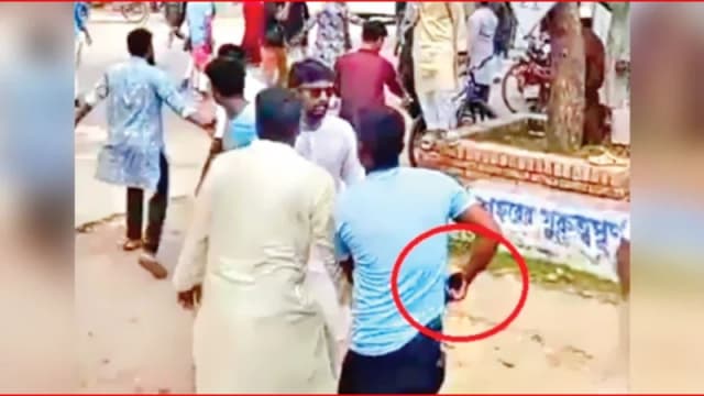 নাসীরুদ্দীন পাটওয়ারীর ওপর ডিম নিক্ষেপ, অস্ত্র নিয়ে...
