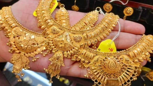 স্বর্ণের দামে আবারও বড় পতন, ভরি কত?
