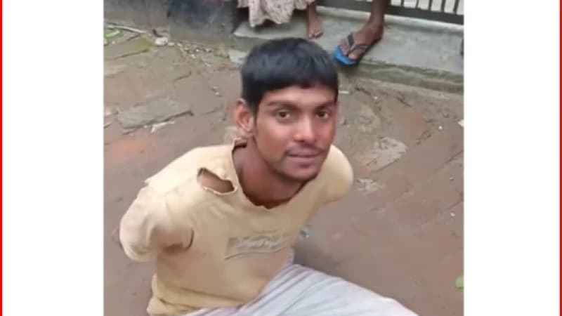 মুরাদনগরে ধারালো অস্ত্রসহ কথিত ম...