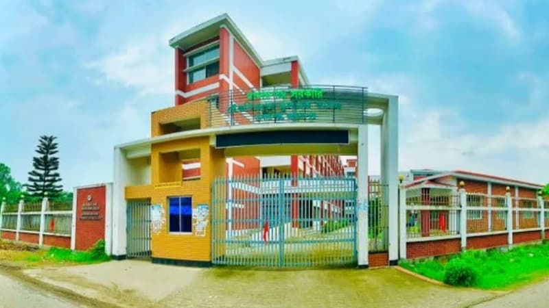 মাদারগঞ্জে এইচএসসি পরীক্ষায় মোবাইল ব্যবহার, এক পরীক্ষার্...