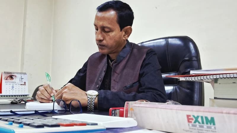পটিয়া ও চট্টগ্রামে চাকরিচ্যুত ব্যাংকারদের পুনর্বহালের দা...