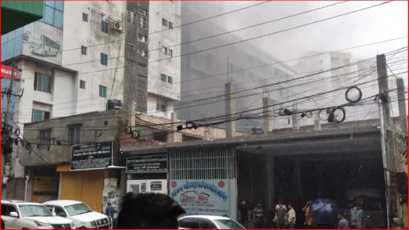 এফডিসি মোড়ে বৈদ্যুতিক সাবস্টেশনে আগুন, নিয়ন্ত্রণে ফায়ার...