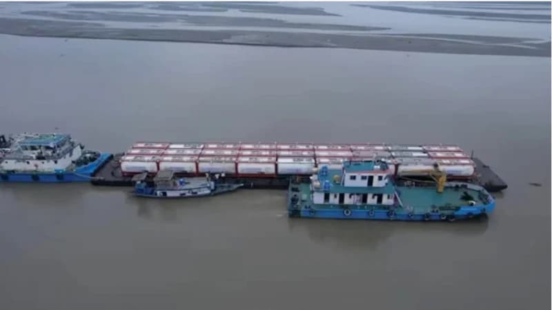 সাত দশক পর ব্রহ্মপুত্র দিয়ে আসাম...