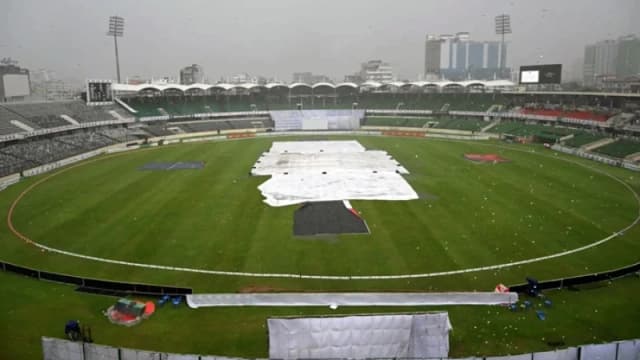বৃষ্টিতে অনিশ্চিত তৃতীয় দিনের খেলা